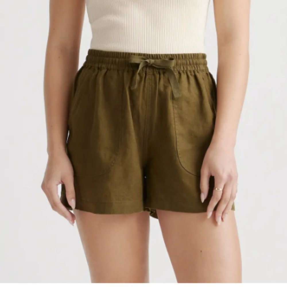 Quince Linen Shorts in Martini Olive